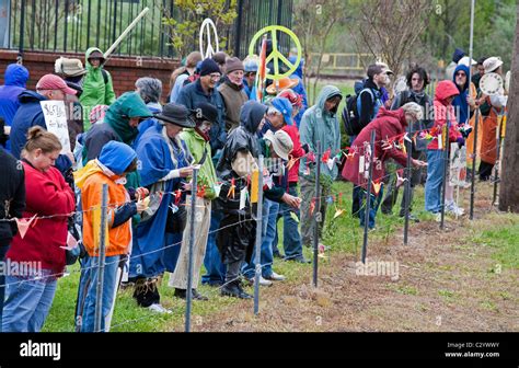 Peace Activists Protest Nuclear Weapons Production at Oak Ridge Weapons Facility Stock Photo - Alamy