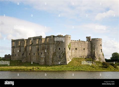 CAREW CASTLE AND TIDAL MILL Stock Photo - Alamy