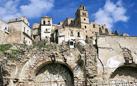 Craco | Series 'The most impressive abandoned cities on the planet ...