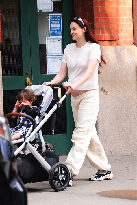 Sophie Turner Jonas Strolls With Daughter Willa Jonas in NYC | Growing Your Baby