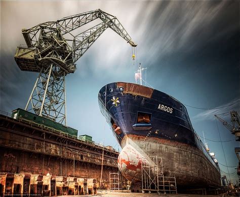 15 Incredible Shipyard Photos