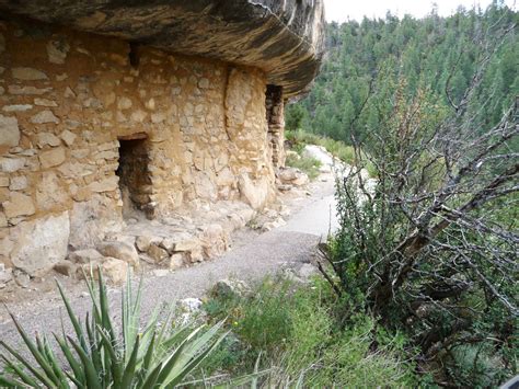 Walnut Canyon Monument: Ancient Pueblos & Geological Wonders