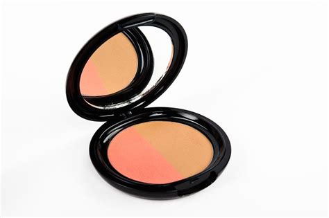 The Bronzer Blush Duo is an amazing two in one! Its perfect for contouring your cheeks | Makyaj