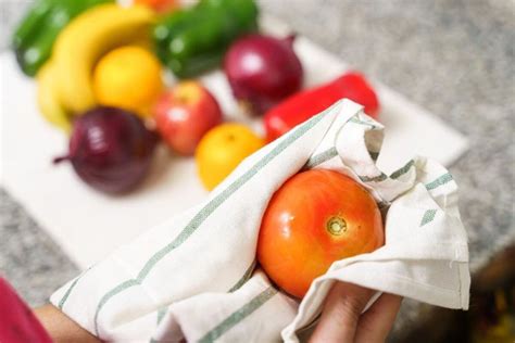 Washing Vegetables with Vinegar (Works for Fruit too!)