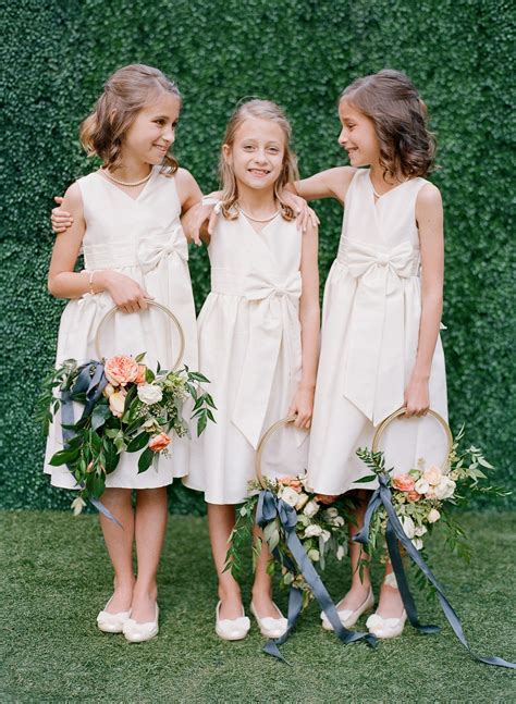 20 Hoop Bouquets Every Member of Your Bridal Party Will Love | Ramos de novia blancos, Pajes de ...