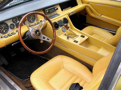 Lamborghini Jarama interior. | Sellerie