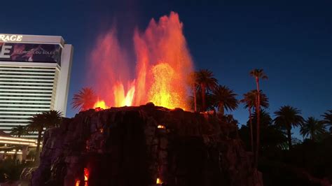 THE MIRAGE VOLCANO SHOW las vegas 2021 - YouTube