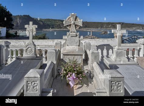 grave of Severo Ochoa and his wife Carmen, Nobel Prize for Medicine in ...