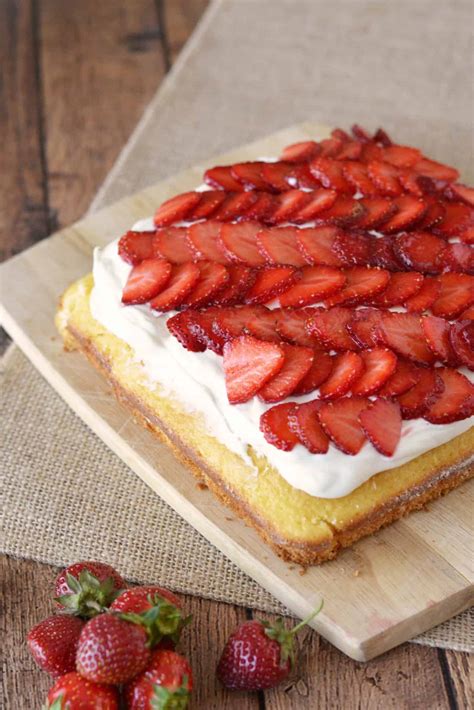 Quick and Easy Strawberry Cake Recipe - diycandy.com