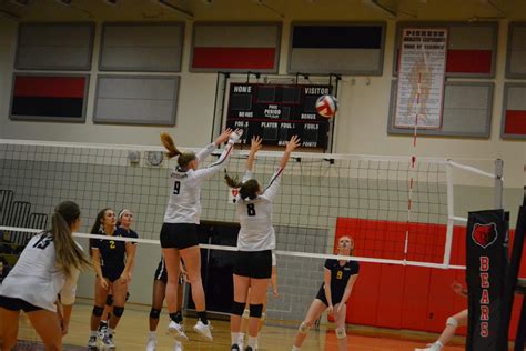 Varsity Volleyball Team Set to Win – BASH Cub