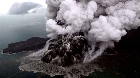 Eruption at Krakatoa causes Tsunami killing hundreds along coast of ...