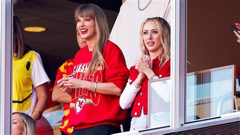 Will Taylor Swift, Brittany Mahomes Match Outfits at Chiefs Game? | Us ...