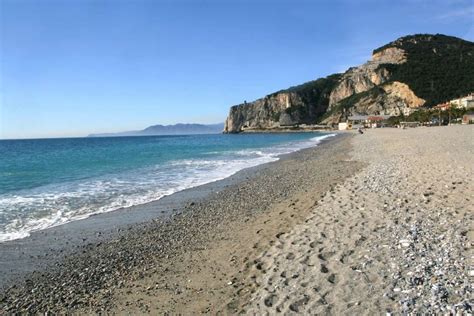 Finale Ligure Beaches - Trovaspiagge