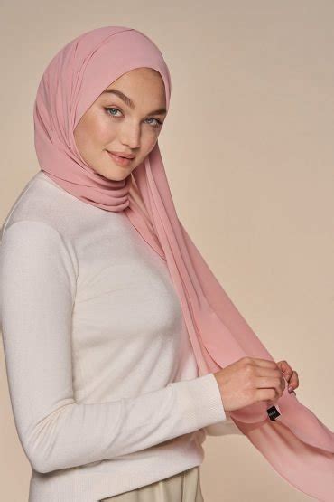 Dusty Pink Chiffon Hijab | Um Anas - Islamic clothing, Hijabs, Abaya's, Kaftans