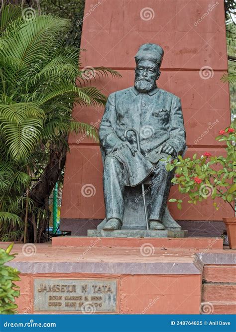 Statue De Jamsetji Nusserwanji Tata Un Pionnier Indien Fondateur Industriel Du Groupe Tata ...