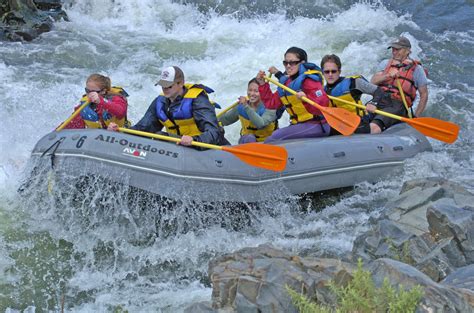 Take a Whitewater Rafting Adventure on the American River - Pekex