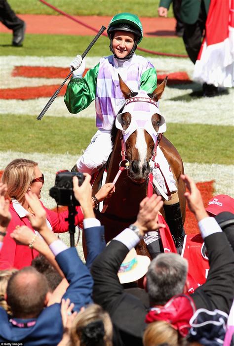 Michelle Payne is first woman to win the Melbourne Cup aboard Prince of Penzance | Daily Mail Online