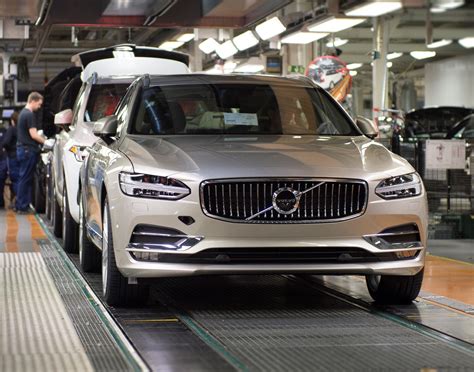 Volvo to stop output at Swedish and U.S. factories | Automotive News