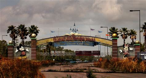 Artist's Abandoned Disney World Is A Whole New World Of Creepy | HuffPost