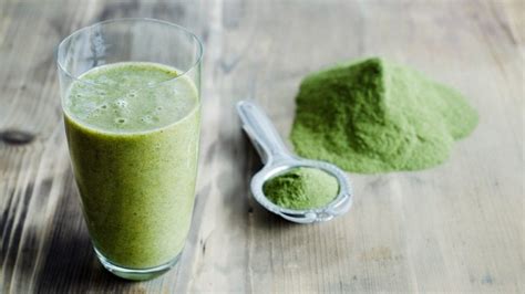 5 benefits of using green superfood powder - YEG Fitness