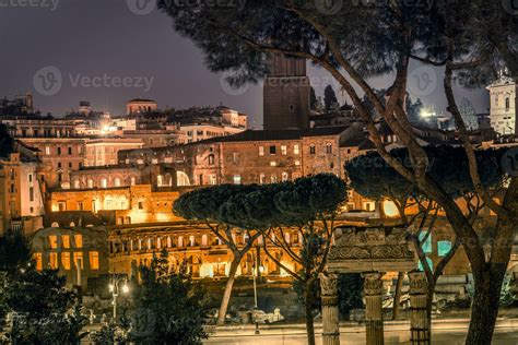 Streets Of Rome At Night. 24634465 Stock Photo at Vecteezy