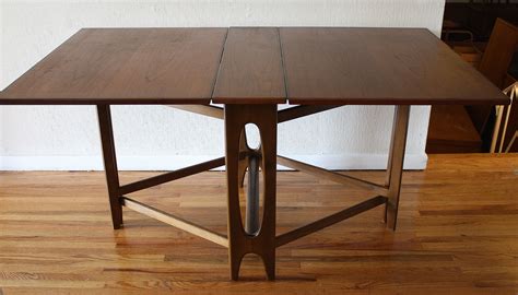 Danish Mid Century Modern Gateleg Dining Table | Dining table, Japanese dining table, Foldable ...
