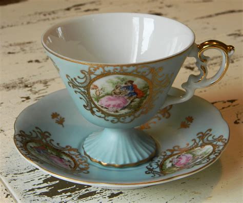 Tea Time is New For Me: Vintage tea cups...British tea or coffee...and biscuits!