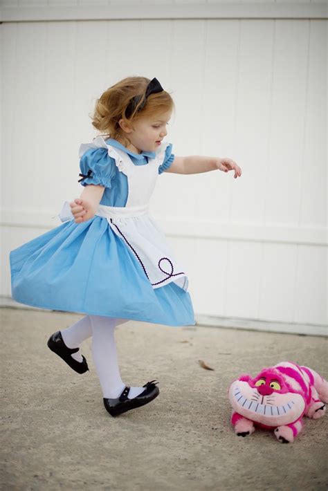 Something Delightful : An Alice In Wonderland Halloween