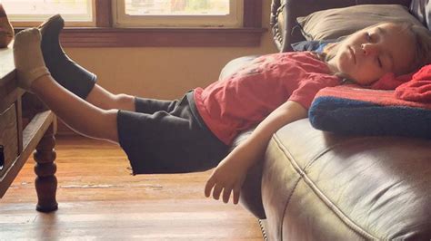 Kids can sleep anywhere, anytime | Crianças