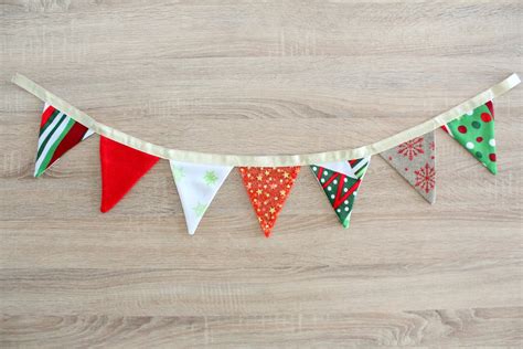 How To Make Christmas FABRIC BUNTING - Easy Peasy Creative Ideas