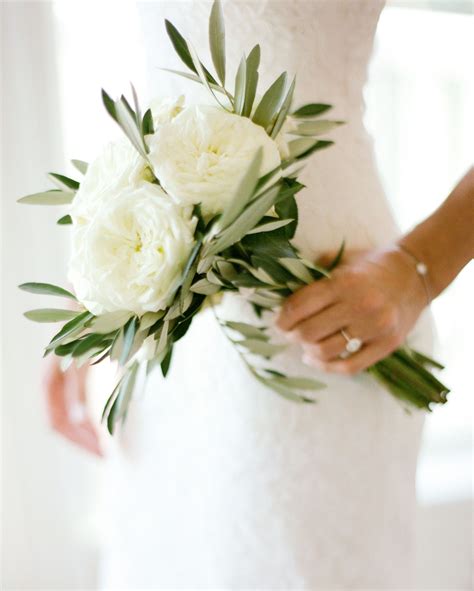 22 Petite Wedding Bouquets That Make a Big Statement | Small wedding bouquets, Wedding ...
