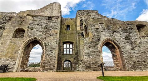 Newark Castle – History Beside the River Trent | BaldHiker