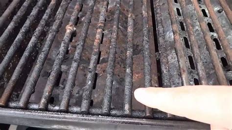 How To Clean A Barbecue Grill With Aluminum Foil - YouTube