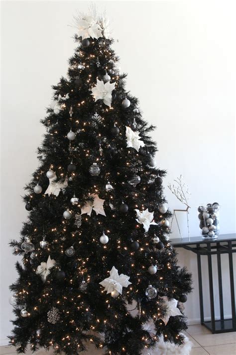 Treetopia's Merry Chic-mas Classy Black Christmas Tree * sparkle living ...