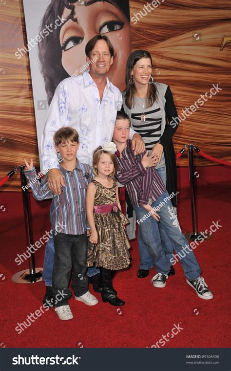 Kevin Sorbo Family World Premiere Tangled Stock Photo 89306308 ...