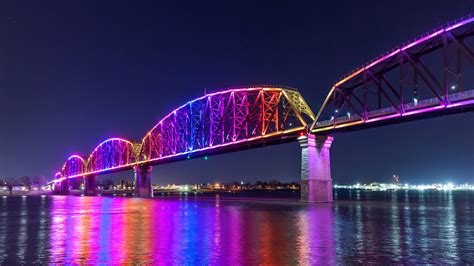 Big Four Bridge Shines a Light on Louisville Waterfront Revitalization ...