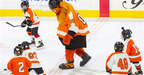 Flyers designers reveal Gritty almost had wings and no pants | PhillyVoice