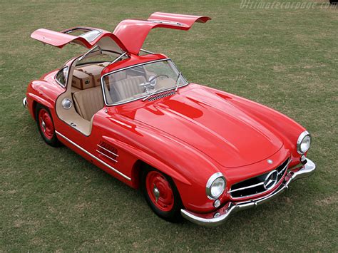 Mercedes-Benz 300 SL 'Gullwing' Coupe High Resolution Image (3 of 12)