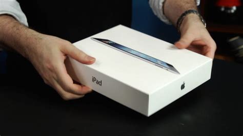 Unboxing the third-generation Apple iPad - CNET