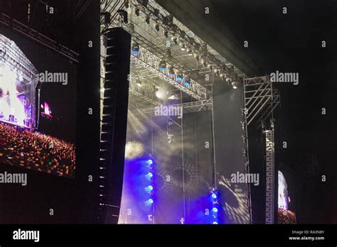 Outdoor rock concert at night hi-res stock photography and images - Alamy