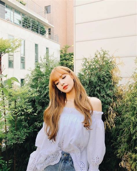 pinterest ; @thesejin ♡ | Blackpink lisa, Blackpink fashion, Blackpink