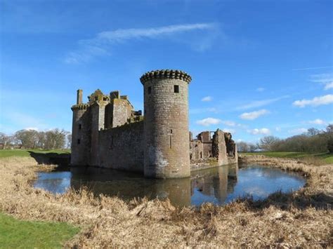 Caerlaverock Castle: Complete Visitor Guide | Out About Scotland ...