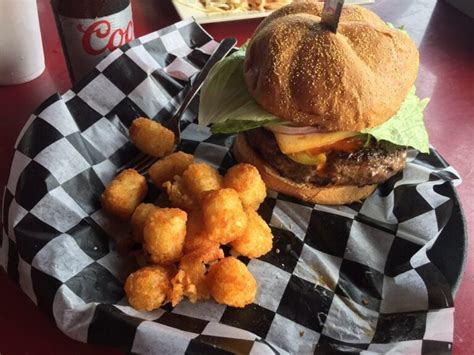 23 Best Burger Joints in Florida to Try On Your Next Trip! (2023)