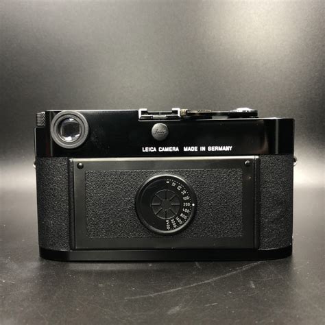 Leica MP 0.72 (Black Paint) Film Camera - meteor