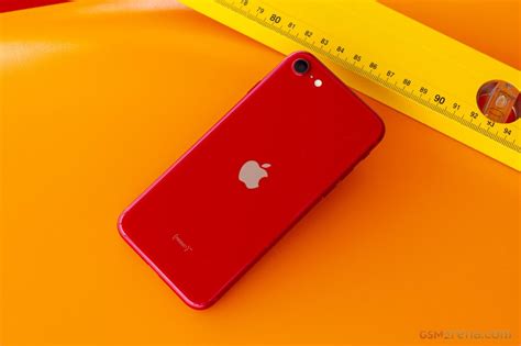 Apple iPhone SE (2022) pictures, official photos