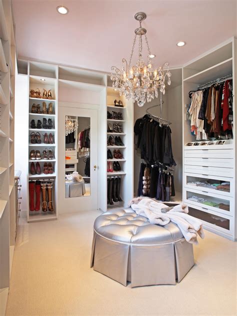 Walk-in closet in all its glory | Interior Design Paradise