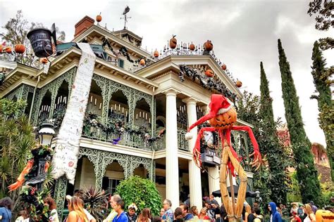 Complete Guide to the Haunted Mansion at Disneyland