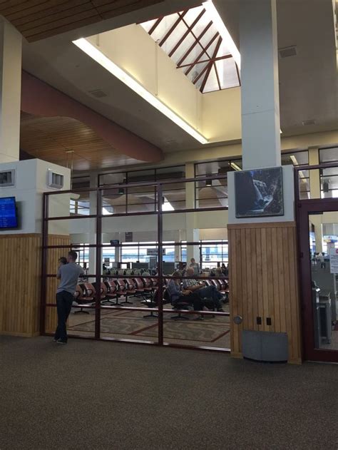 Photo of Glacier Park International Airport - FCA - Kalispell, MT, United States. Waiting ...
