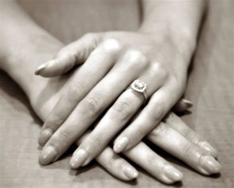 How to Choose An Engagement Ring to Suit Your Hand