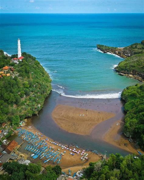 Wisata Pantai Baron di Gunungkidul dengan Keunikannya yang Menarik | Orami